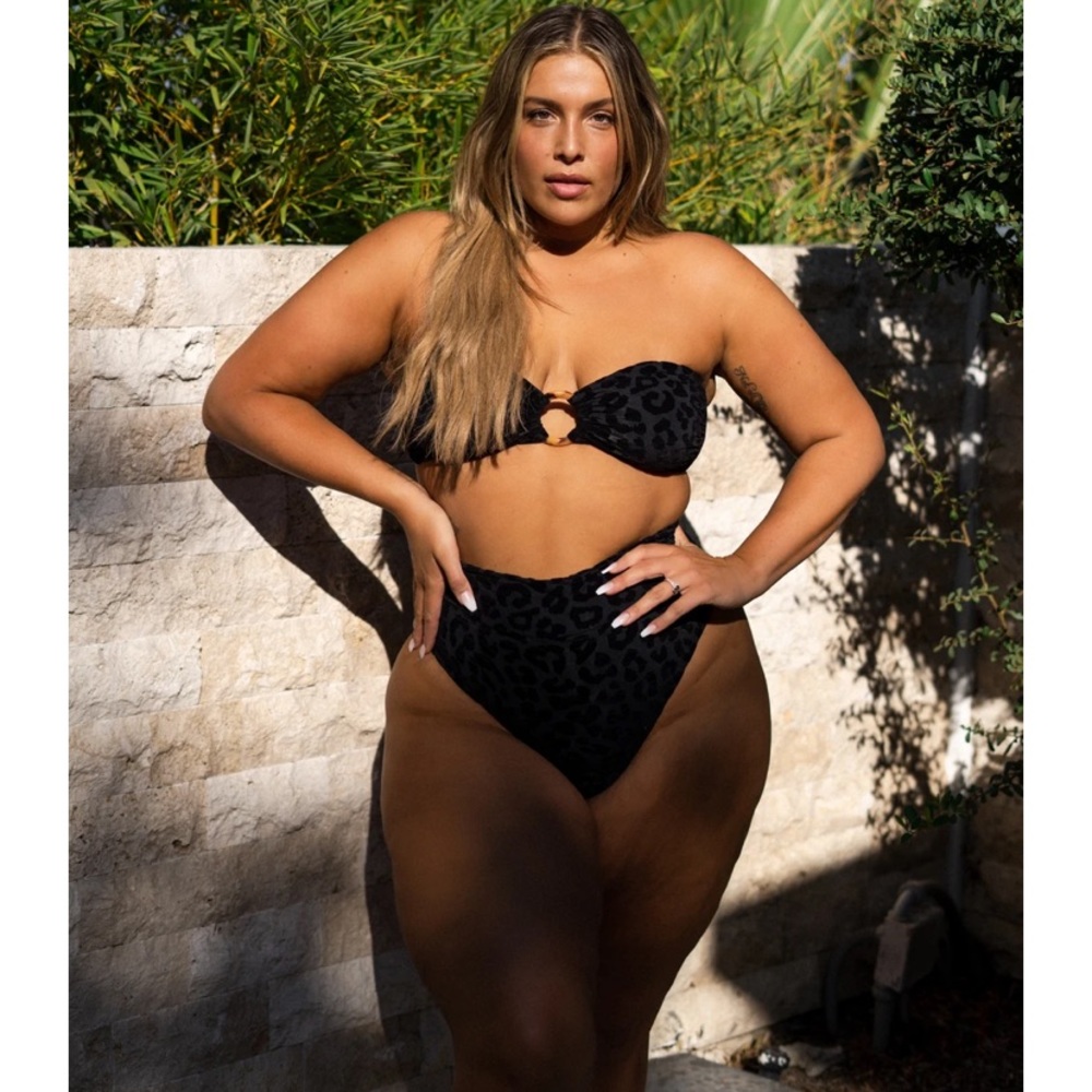 New with tags Toluca set. Never worn.